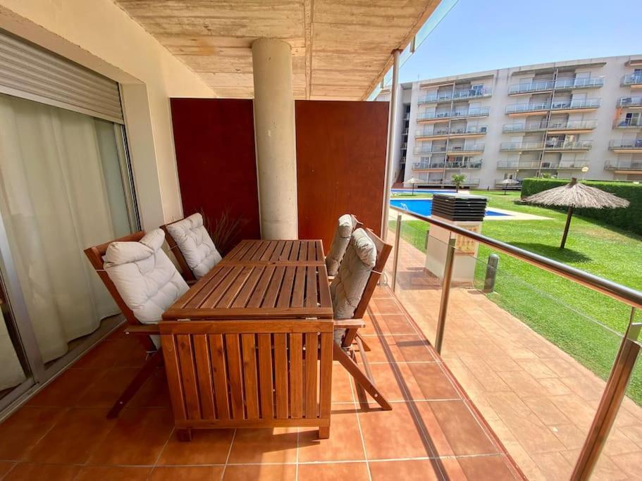 Piso De 2 Habitaciones, 3 Piscinas Y Cerca Del Mar Roses Esterno foto