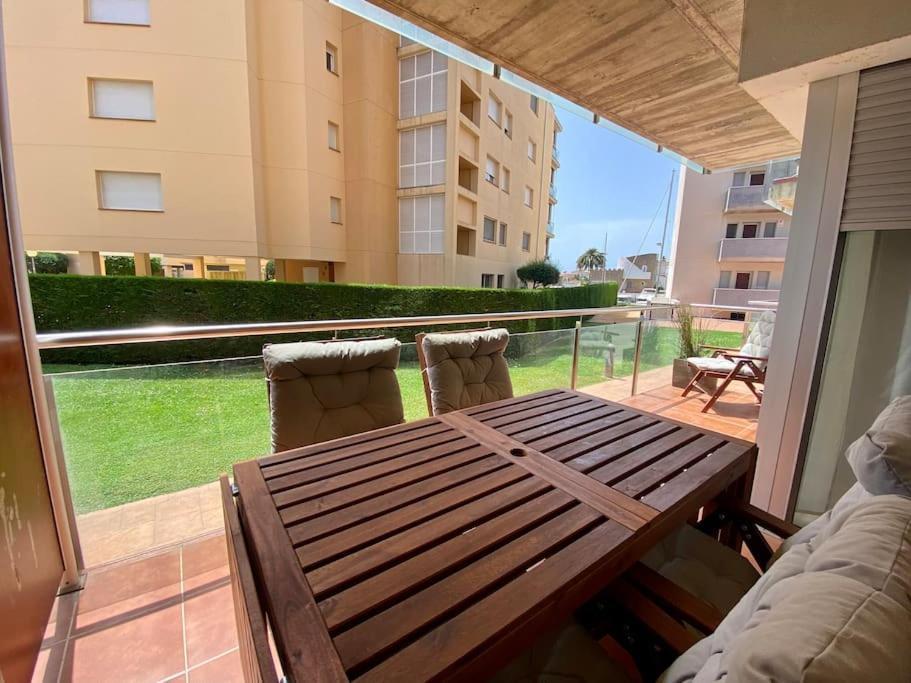 Piso De 2 Habitaciones, 3 Piscinas Y Cerca Del Mar Roses Esterno foto