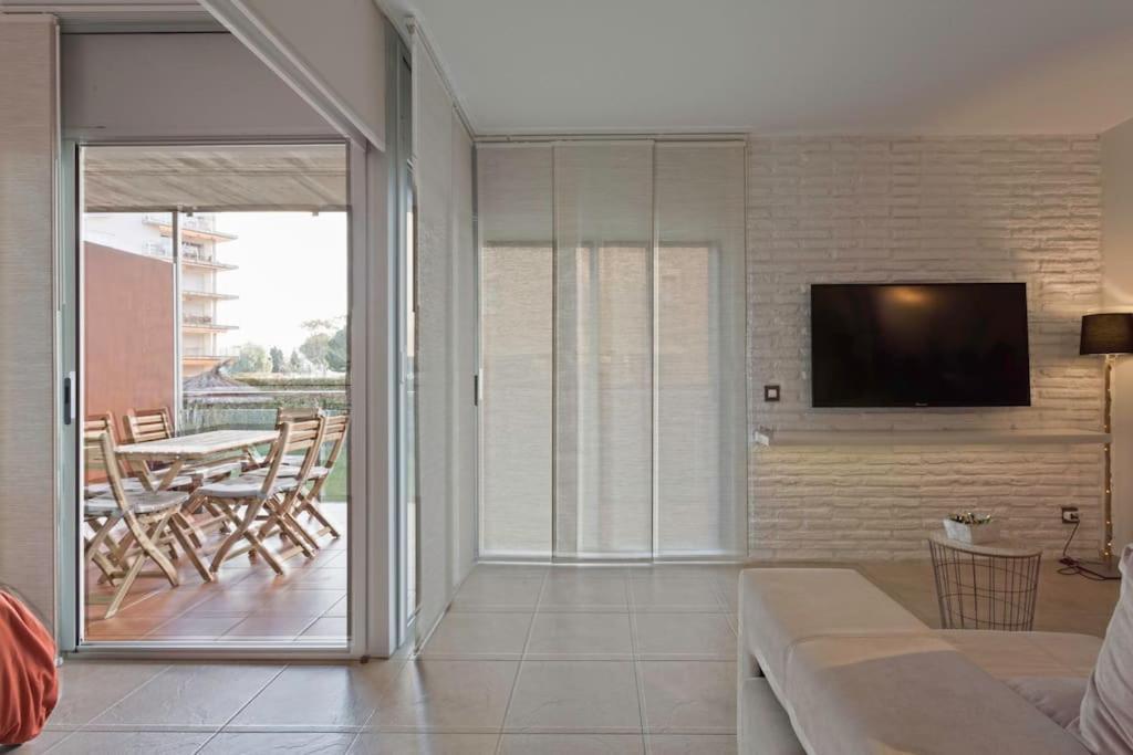 Piso De 2 Habitaciones, 3 Piscinas Y Cerca Del Mar Roses Esterno foto