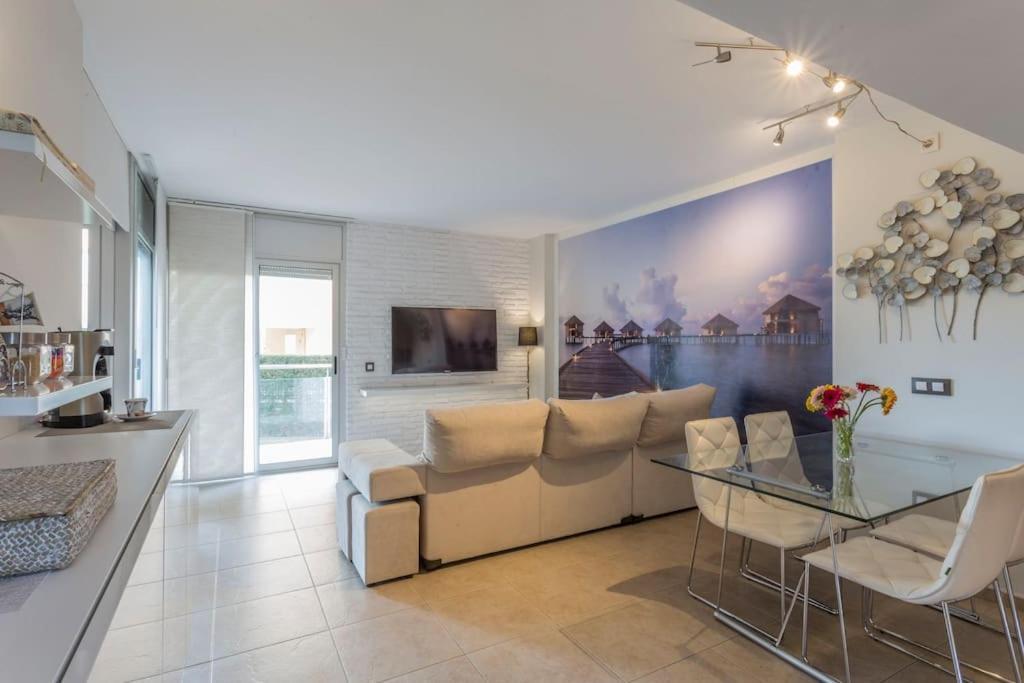 Piso De 2 Habitaciones, 3 Piscinas Y Cerca Del Mar Roses Esterno foto