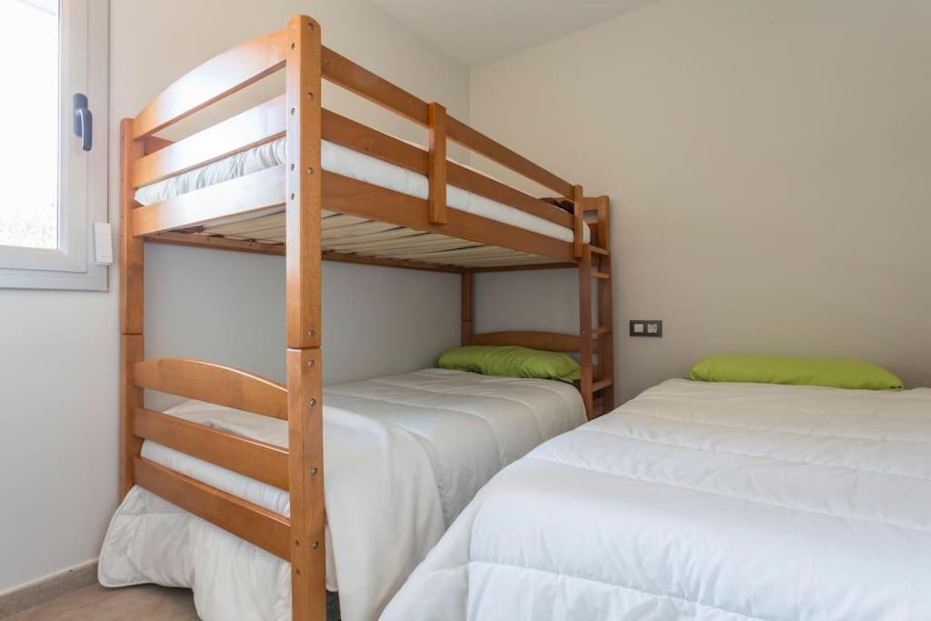 Piso De 2 Habitaciones, 3 Piscinas Y Cerca Del Mar Roses Esterno foto