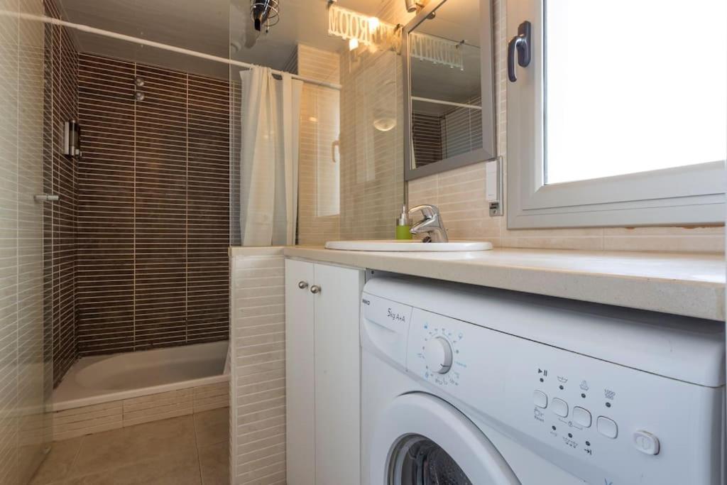 Piso De 2 Habitaciones, 3 Piscinas Y Cerca Del Mar Roses Esterno foto