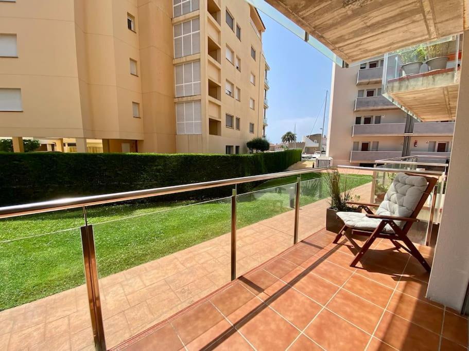 Piso De 2 Habitaciones, 3 Piscinas Y Cerca Del Mar Roses Esterno foto